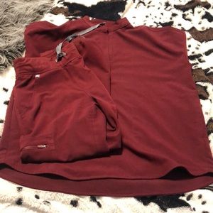 Figs Maroon scrub set